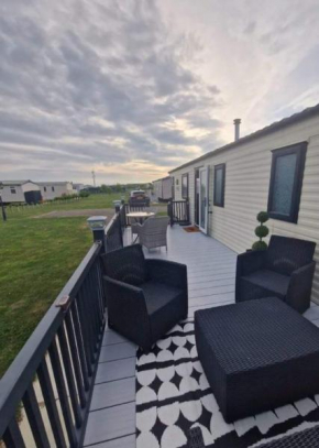 Buttercup Meadow 54 Golden Anchor park, modern 3 bedroom caravan, dog friendly, free WiFi